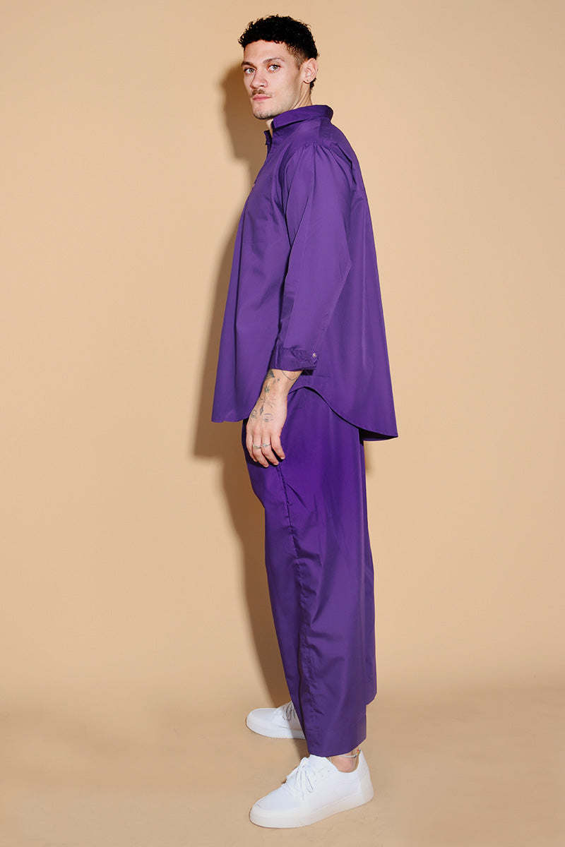 With a shirt collar and front button closure, the shirt in a luxe cotton blend is going to be your new favourite. It is accented with contrasting details showcasing your penchant for details, allowing you to make a statement in style with substance that demands a second look. The pants have an elasticated waist and a drawstring to adjust it however you like. Along with an easy and relaxed fit shirt, the separates can be styled together for a statement look or separately