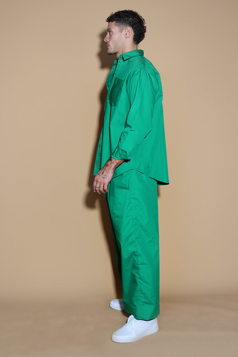 In Emerald green jewel tone, the twin co-ord set unisex, menswear and womenswear with an oversized shirt and wide leg pants with a drawstring and elasticated waist are your perfect go to for the season. They're an oversized fit, looser and baggier in their styling, and designed to be worn in a very casual manner. the separates can be styled together for a statement look or separately.