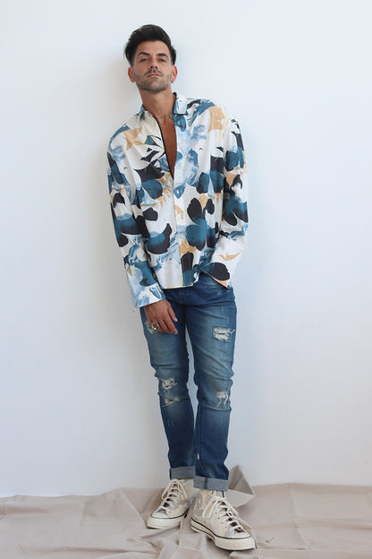 Blaues Valentinshemd mit Blumenmuster