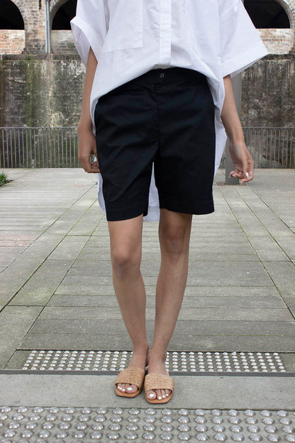 An easy fun short for the summer that is as versatile as it comes. Fitting to the a varying range of size, the short is your perfect summer staple. A tailored front gives it a polished look while the elasticated back sits it perfectly at your waist. The mid thigh length with an overturned cuff gives it an easy summer vibe. Wear it on the go or after a swim to go from beach, to bar to brunch. Style it with our Light shirt or Midnight Shirt and easy slides.